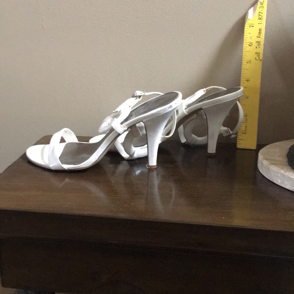 Madison sz 7.5 off white 3.5” sandals heels